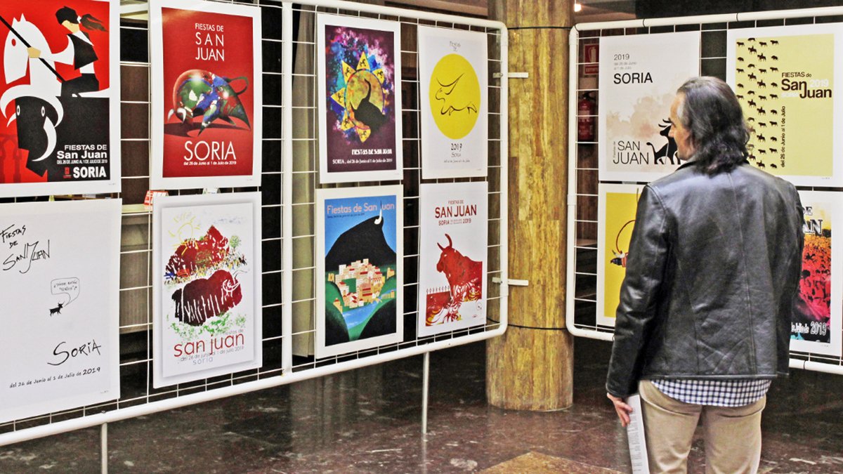 Exposición de carteles de San Juan en una imagen de archivo.