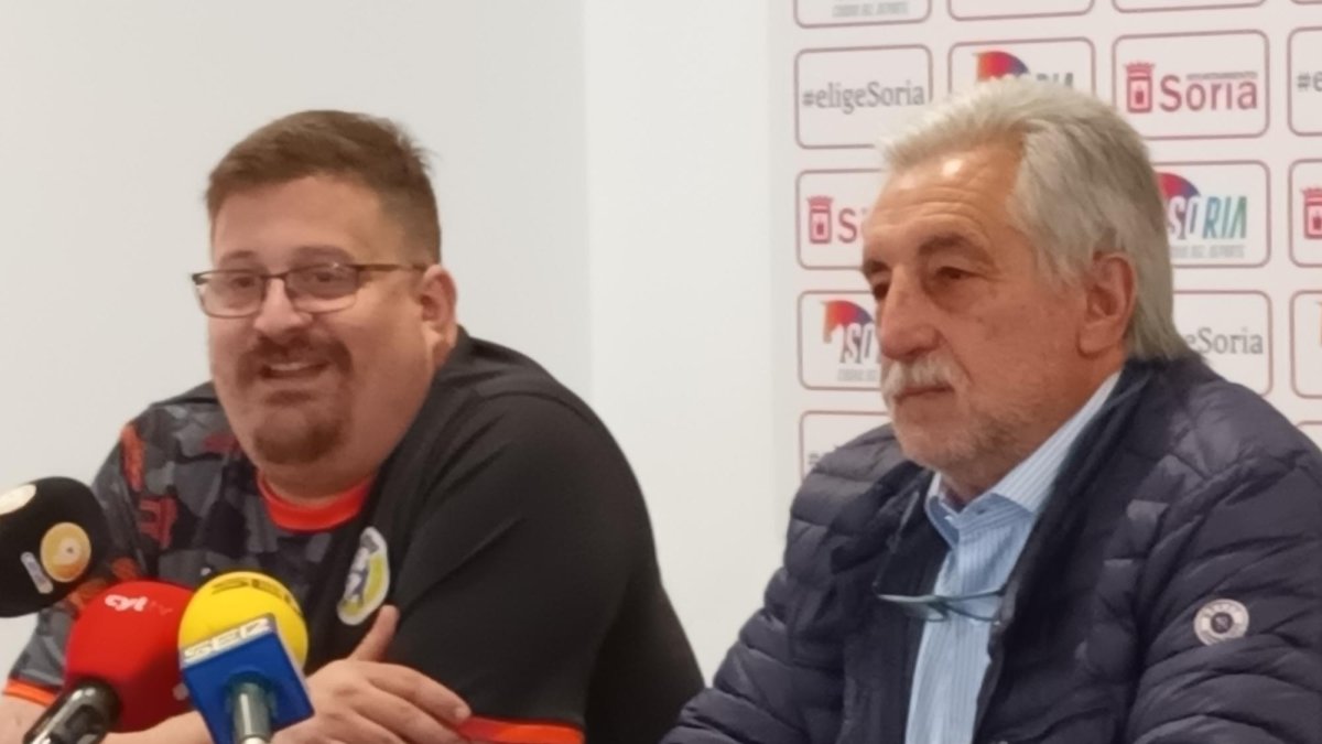 Jordi Lluelles y Carlos Heras en su despedida como entrenador del BM Soria.