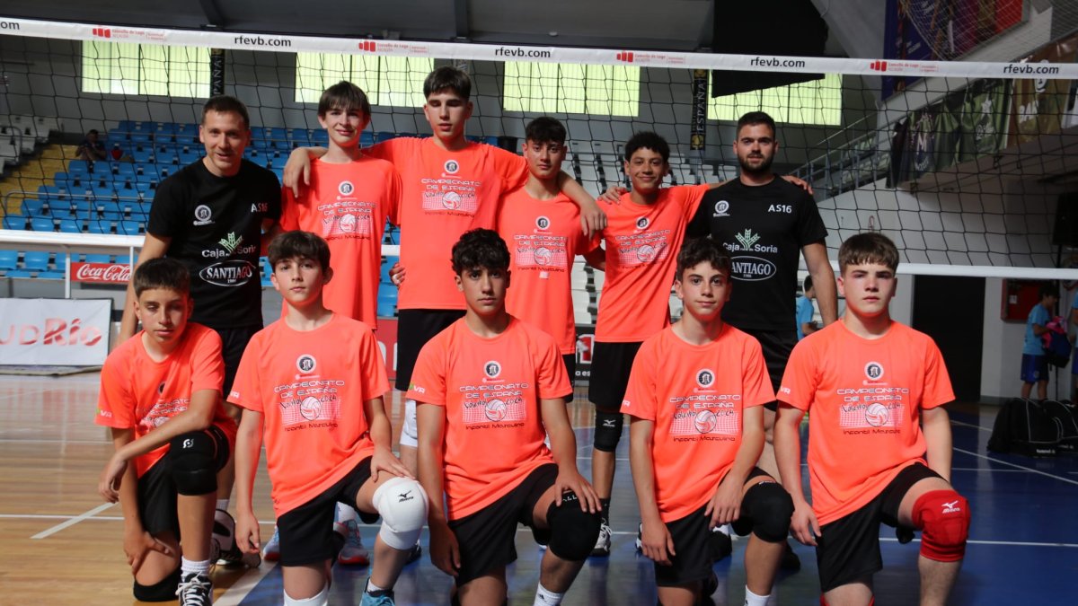 Equipo del C.V. Sporting Santo Domingo que está compitiendo en Lugo en el Campeonato de España Infantil Masculino.