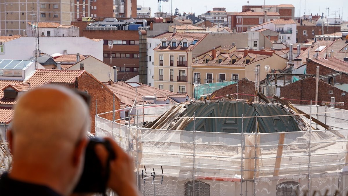 Se desploma la cúpula de la Iglesia de la Vera Cruz en Valladolid sin que haya que lamentar daños personales.