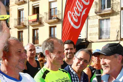 Fermín Cacho y Abel Antón junto al que fuera su entrenador Enrique Pascual.