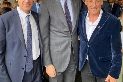 Abel Antón y Fermín Cacho con el rey Felipe VI