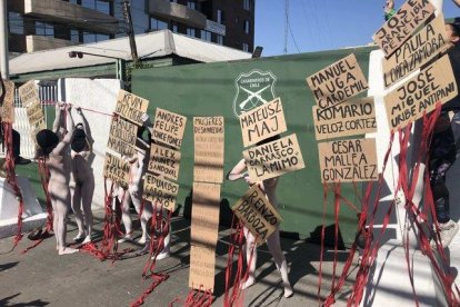 La protesta se produjo enfrente de la comisaría del municipio de San Miguel, cerca de un edificio perteneciente a la Fiscalía Sur.-EFE