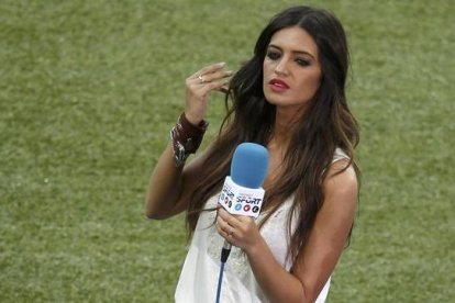 Sara Carbonero, durante un partido de la selección española.-Foto: REUTERS / CHARLES PLATIAU