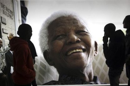 Nelson Mandela fue un abogado, activista contra el apartheid, político y filántropo sudafricano que presidió su país de 1994 a 1999.-UNCREDITED (AP)