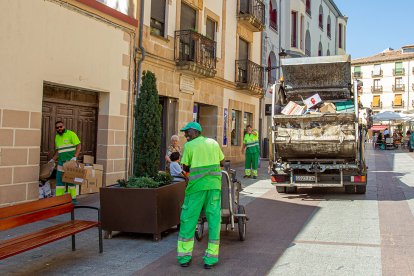 Trabajadores de limpieza - MARIO TEJEDOR