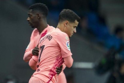 Dembélé deja su lugar en el derbi a Coutinho en la segunda parte.-JORDI COTRINA