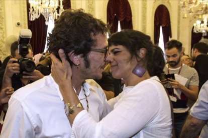 El alcalde de Cádiz, José María González, Kichi, y la diputada de Podemos en Andalucía Teresa Rodríguez-ROMAN RIOS (EFE)