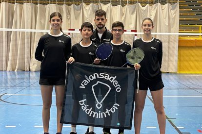 Irene Gárate, Ian Antón, Hugo Sanz, Carmen Carro, junto a su entrenador Carlos Palero, en la Concentración Nacional Se Busca Campeón. HDS