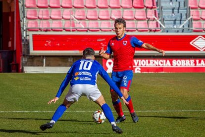 De Frutos en un partid de esta temporada en el campo de Los Pajaritos. MARIO TEJEDOR