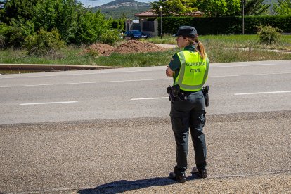 Una agente de la Guardia Civil.-M TEJEDOR