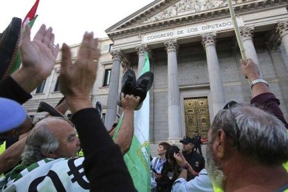 Concentración de pensionistas ante el Congreso de los Diputados en octubre del 2019.-DAVID CASTRO