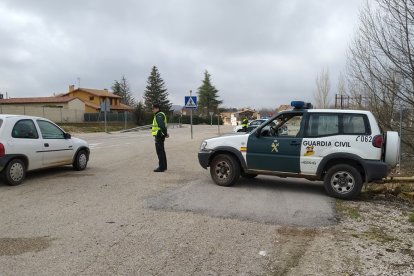 La Guardia Civil vigila en el municipio de Golmayo. HDS