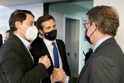 Pablo Casado, Alfonso Fernández Mañueco y Alberto Núñez Feijóo durante la reunión del Comité Ejecutivo Nacional del Partido Popular.-ICAL