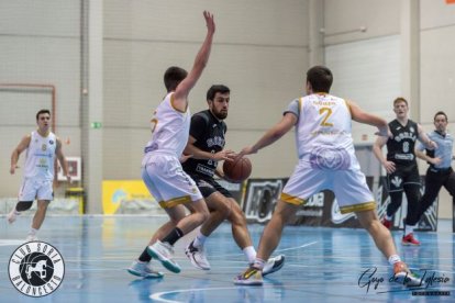 El Transler dará un paso de gigante hacia la Copa si supera al Base de Segovia. HDS