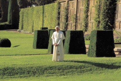 Benedicto XVI, el anterior Papa, durante su retiro en Castelgandolfo, el 8 de noviembre del 2006.-REUTERS