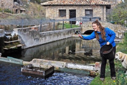 María Polo en su piscifactoría de Vildé. HDS