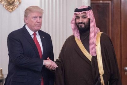 Trump y el príncipe heredero de Arabia Saudí, Mohammed bin Salman, en la Casa Blanca, este martes.-AFP / NICHOLAS KAMM