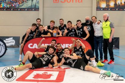 El Transler logró el primer título en la historia del Club Soria Baloncesto. HDS