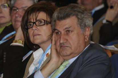 Jesús Posada y Marimar Angulo en el último Congreso Provincial del PP. / VALENTÍN GUISANDE-