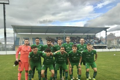 El once inicial del San José en el partido ante el Villarcayo. TWITTER SAN JOSÉ