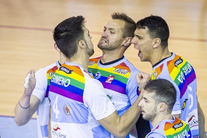 Manu Salvador repetirá como líbero tras su experiencia del sábado pasado. MARIO TEJEDOR