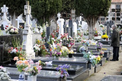 Cementerio de la capital soriana en una celebración de Todos los Santos de años anteriores. HDS