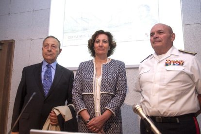 La consejera de Cultura, Josefa García Cirac, presentó la conferencia ‘Cervantes Soldado’ junto con el autor Luis Solá.-ICAL