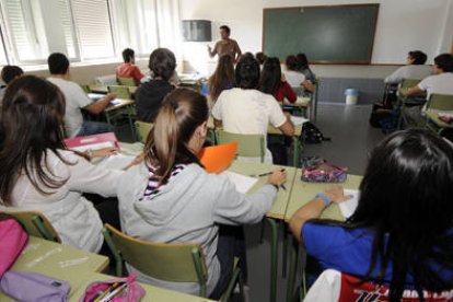 Alumnos de Secundaria, en una imagen de archivo. VALENTÍN GUISANDE-