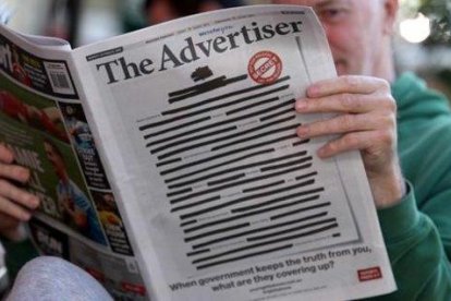 Portada de ’The Advertiser’ ilegible en señal de protesta.-