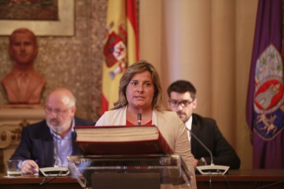 Esther Pérez, en  la toma de posesión como diputada en la actual legislatura. HDS