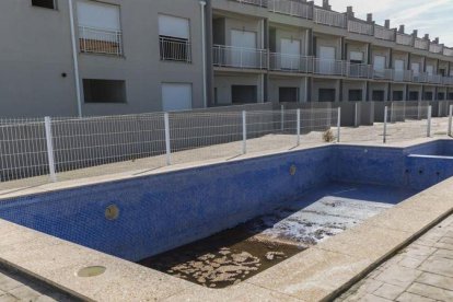 Apartamentos vacíos en la playa de Almenara.-MIGUEL LORENZO