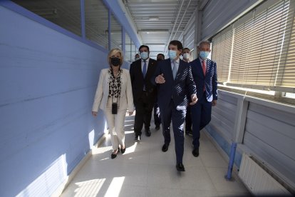 El presidente de la Junta de Castilla y León, Alfonso Fernández Mañueco, en la presentación del proyecto de la Unidad Satélite de Radioterapia de Ávila. ICAL