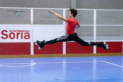 Héctor Díez en un entrenamiento en el polideportivo de San Andrés. MARIO TEJEDOR