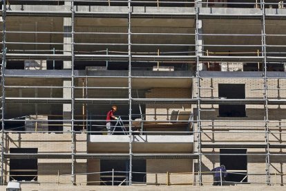 Un edificio en obras en la zona de expansión.-HDS