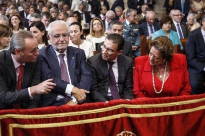 El expresidente valenciano Alberto Fabra, junto al entonces presidente de las Corts, Juan Cotino; el delegado del Gobierno, Serafín Castellano; y la alcaldesa de València, Rita Barberá.-MIGUEL LORENZO