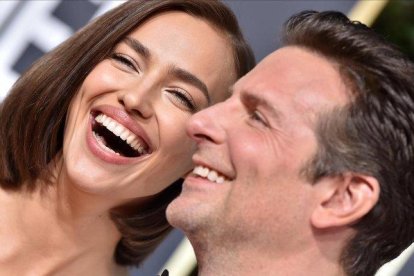 Irina Shayk y Bradley Cooper, muy compenetrados, hace tres años.-AXELLE BAUER / GRIFFIN FILM MAGIC