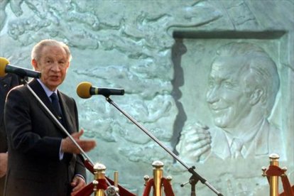 Samaranch habla durante un homenaje que recibió en Moscú, en el 2001.-