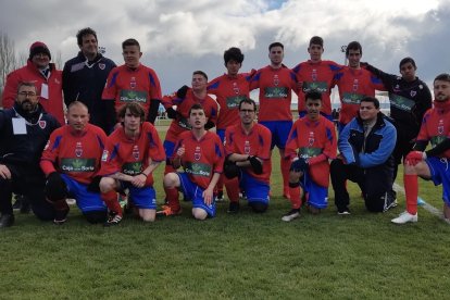 El equipo del Numancia que esta mañana compitió en Burgos en el torneo de futbol inclusivo. FCYLF