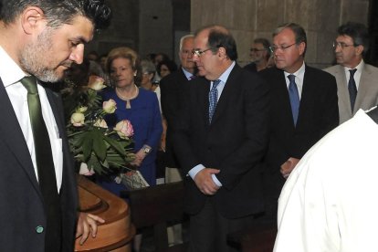 El presidente de la Junta de Castilla y León, Juan Vicente Herrera, asiste al funeral por la etnógrafa leonesa Concha Casado.-ICAL