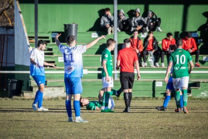 Partido de poder a poder en el derbi capitalino. GONZALO MONTESEGURO