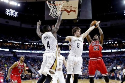 Jimmy Butler, durante una acción del encuentro.-AP / MAX BECHERER