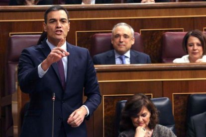 Pedro Sánchez: Señor Casado, tiene la lengua muy larga y las patas muy cortas.-DAVID CASTRO