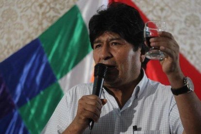 El expresidente de Bolivia, Evo Morales, habla este martes durante un brindis de Fin de Año con miembros de la comunidad boliviana en Buenos Aires.-EFE / AITOR PEREIRA