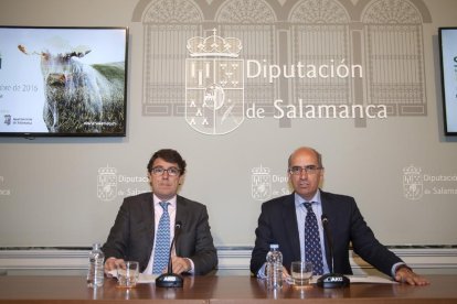 El alcalde de Salamanca, Alfonso Fernández Mañueco, y el presidente de la Diputación Provincial, Javier Iglesias, presentan la colaboración entre ambas instituciones para la celebración de la Feria Salamaq 2016.-ICAL