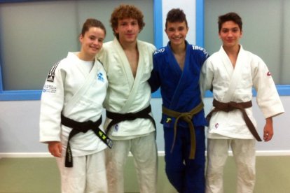 Rocío García junto a sus compañeros de entrenamientos Alexis Rosa, Luis Novo y Nicolás Plaza.-J.C. Finisterre