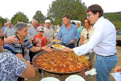 Inicio del curso político con una paellada.-ICAL