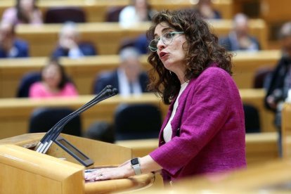 La ministra de Hacienda, María Jesús Montero, durante el debate de los Presupuestos en el pleno del Senado.-DAVID CASTRO