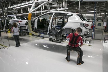 Cadena de montaje de Seat.-JOAN CORTADELLAS (EL PERIÓDICO)
