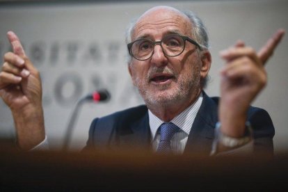 El presidente de Repsol, Antoni Brufau, en la Universitat de Barcelona.-JORDI COTRINA